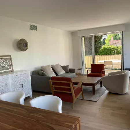 Magnifique Climatise De 87m², A 100m De La * Antibes