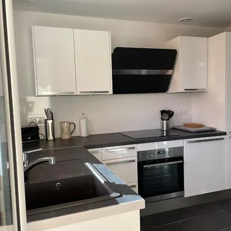 Appartement Magnifique Climatise De 87m², A 100m De La