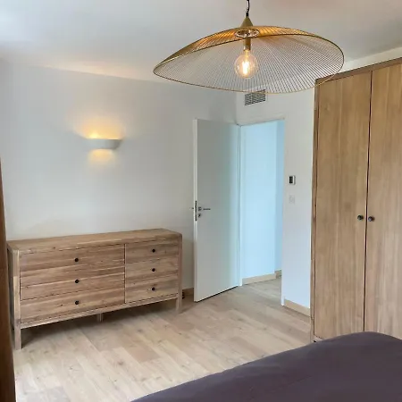 Apartment Magnifique Climatise De 87m², A 100m De La